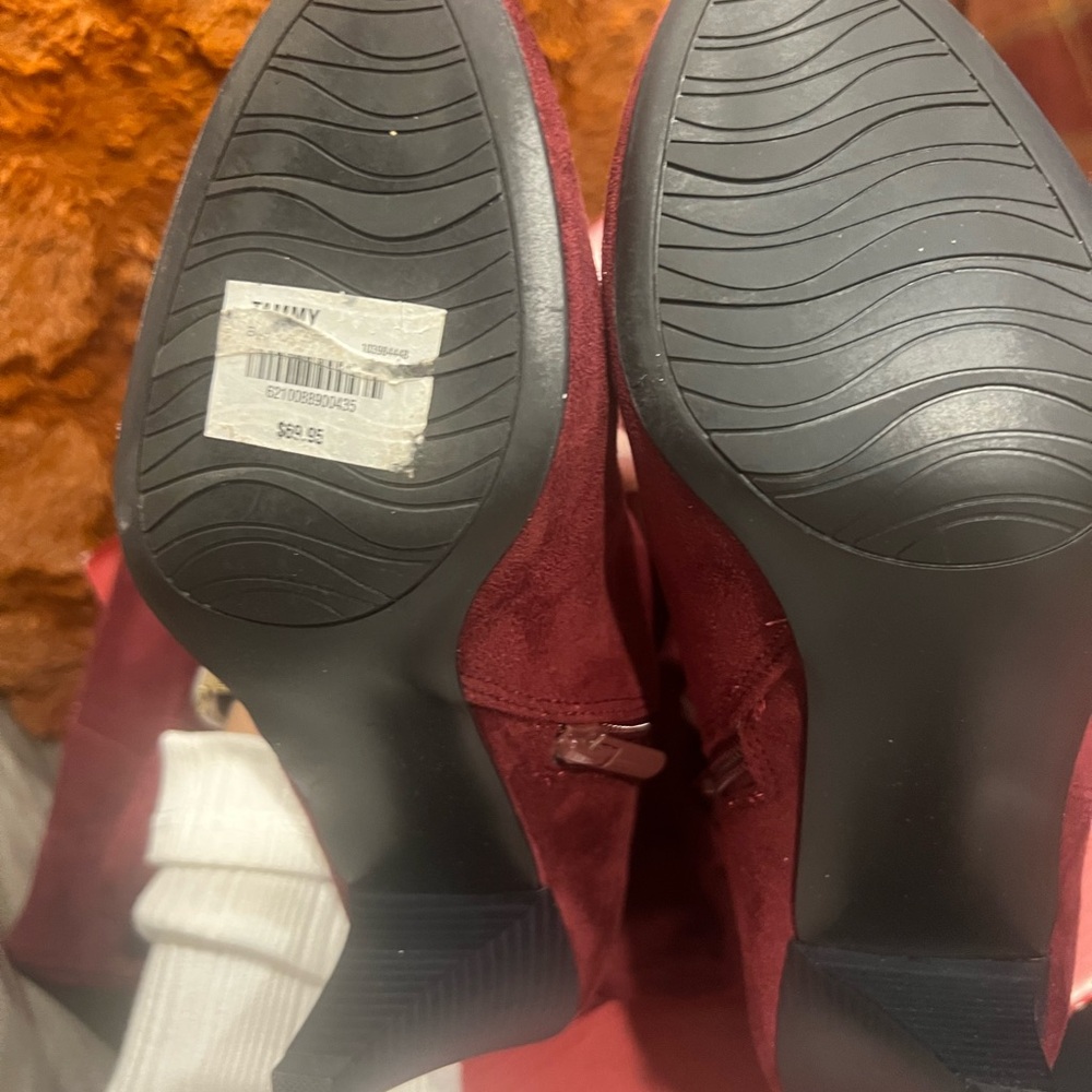 NWT Dressbarn Burgundy Heeled Boots - Picture 7 of 15